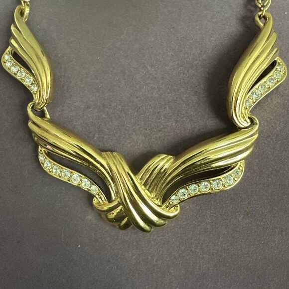 Avon Undeniable Necklace Clear Crystal 1993 Vintage With Box - Picture 2 of 8